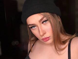 BettyRussian live webcam thumbnail
