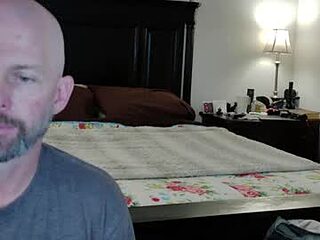 beardntattootx live webcam thumbnail