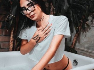 bellacrawford_ live webcam thumbnail