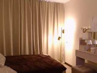 bellla_haddid live webcam thumbnail