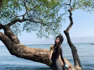 Bgirl-001 live webcam thumbnail