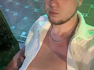 BigDickLiam12 live webcam thumbnail