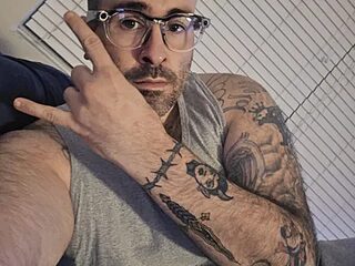 Biggbaddwulf7 live webcam thumbnail
