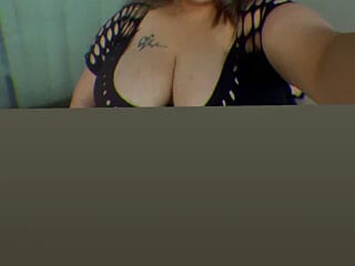 BiggtittiesX live webcam thumbnail