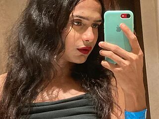 Bipasha2001 live webcam thumbnail