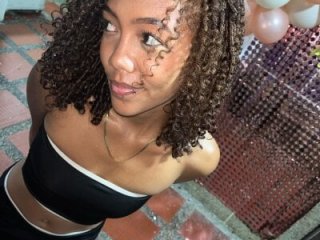 biancaa_18 live webcam thumbnail