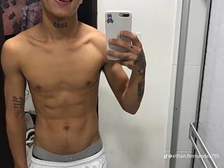 big_hot_boy_ live webcam thumbnail