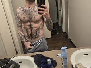 bigtattedcock live webcam thumbnail