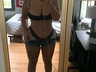 Blondebarbie21 live webcam thumbnail