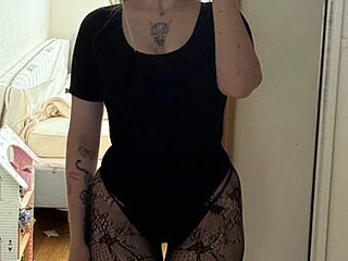 BlondieSummer live webcam thumbnail