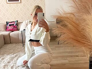 Blondie_VIP live webcam thumbnail