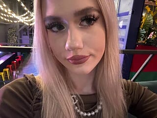 BlondyLedy live webcam thumbnail
