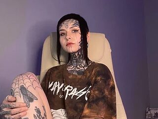 Bloood__Mary live webcam thumbnail