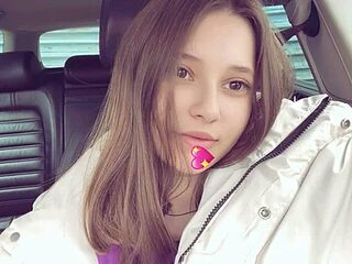 Blossom_Emily live webcam thumbnail