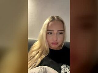 blonde8888 live webcam thumbnail