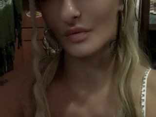 blondebarbiebae live webcam thumbnail