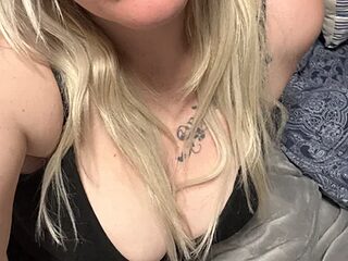 blondgirl_xx live webcam thumbnail