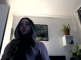 blondiblueeyess live webcam thumbnail