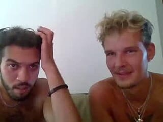 blondiexbrunette live webcam thumbnail