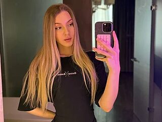 blondinkaa live webcam thumbnail