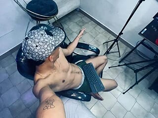 Boys-party live webcam thumbnail