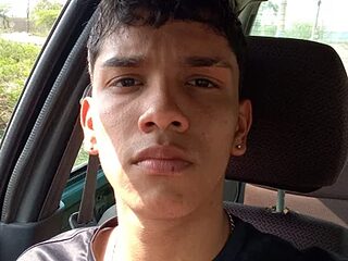 Boys_new live webcam thumbnail