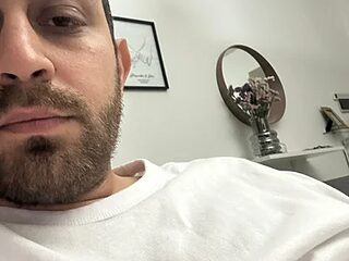 Boysexy98 live webcam thumbnail