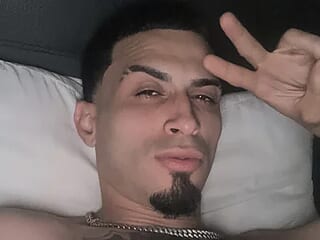 bonnieyclyde57 live webcam thumbnail