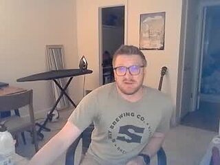 bornforpleasure13 live webcam thumbnail