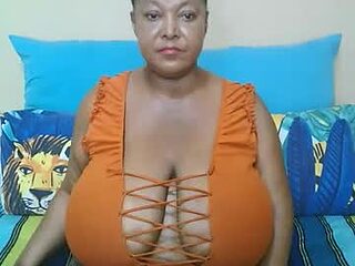 bouncingboobsxx live webcam thumbnail