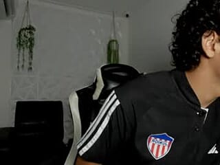 boy_king28 live webcam thumbnail