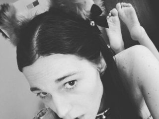 Brattyfootgirl live webcam thumbnail
