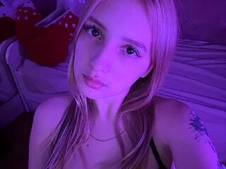 BrittanyWaite live webcam thumbnail