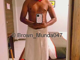 Brown_Munda047 live webcam thumbnail