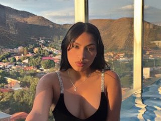 BrunetteBliss69 live webcam thumbnail