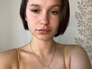 BrunetteJaguar live webcam thumbnail