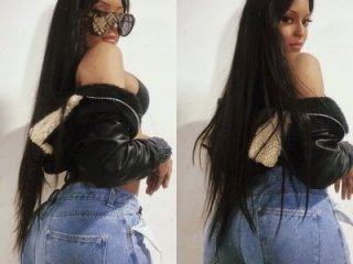 briannysneww live webcam thumbnail