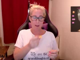 britishladya live webcam thumbnail