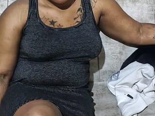brown_pussy25 live webcam thumbnail