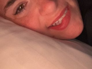 browneyesthickthighs live webcam thumbnail