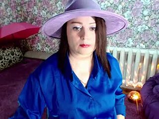 brunette7786 live webcam thumbnail