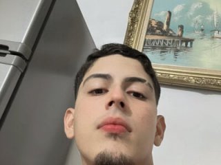 brytcesar28 live webcam thumbnail