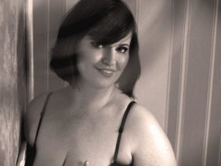 BustyLadyAlma live webcam thumbnail