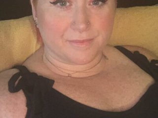 BustyRedxx live webcam thumbnail