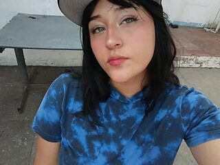 Caroline_And_Johnny_ live webcam thumbnail