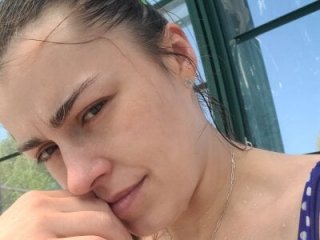 Carolinemiam live webcam thumbnail