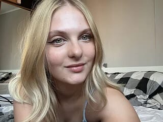CassieHeart live webcam thumbnail