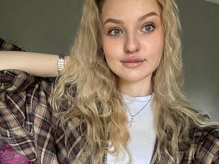 CatrinaRingquist live webcam thumbnail