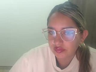 camivilla393140 live webcam thumbnail