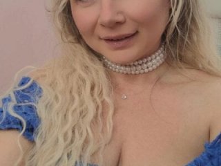 candy_queeen live webcam thumbnail